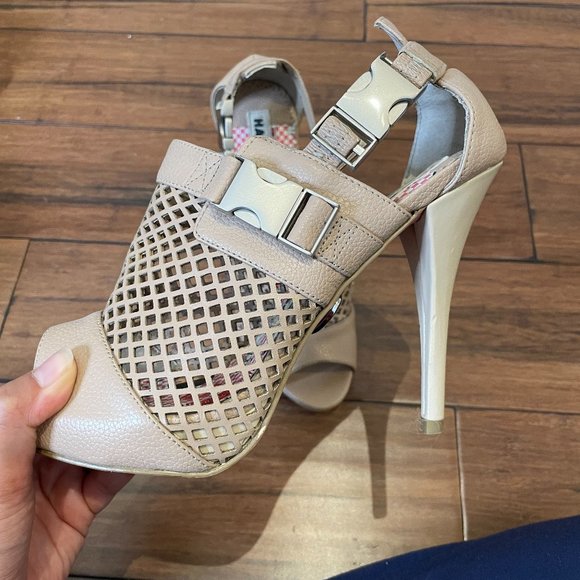 😵 2 FOR $40 // Harajuku Lovers Nude Pumps with Silver Buckles S-8- - Picture 8 of 13